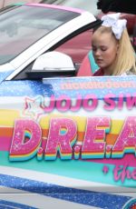 JOJO SIWA Out for Lunch at Marie Callender in Sherman Oaks 11/19/2019