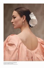 JULIA BERGSHOEFF in Harper