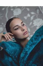 JULIA BERGSHOEFF in Harper
