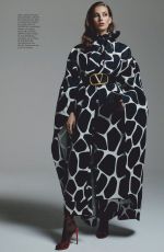 JULIA BERGSHOEFF in Harper