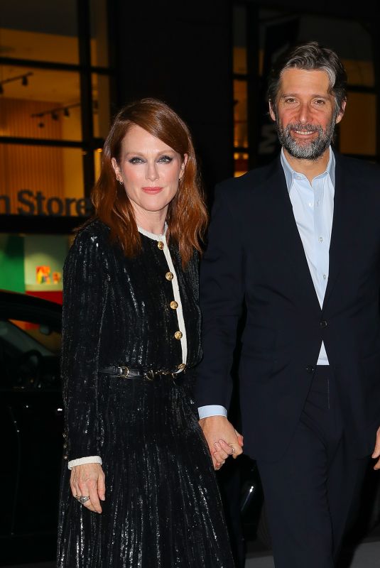 JULIANNE MOORE and Bart Freundlich Arrives at WSJ Innovator Awards in New York 11/06/2019