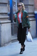 KARLIE KLOSS at Dig Inn Restaurant in New York 11/15/2019