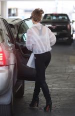 KATE BECKINSALE Leaves Doctor