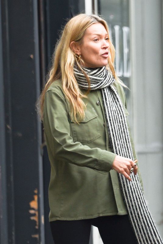 KATE MOSS Out and About in Notting Hil 11/27/2019