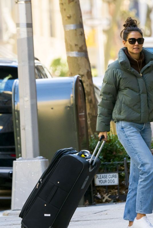 KATIE HOLMES Arrives at Her Apartment in New York 11/29/2019