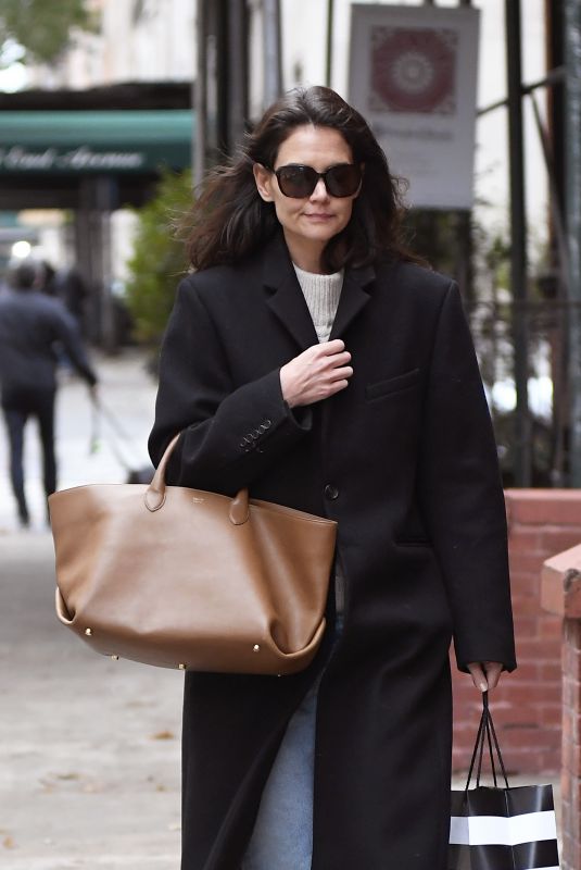 KATIE HOLMES Out Shopping in New York 11/22/2019 – HawtCelebs