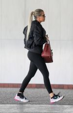 KHLOE KARDASHIAN ArrivEs at Doctor