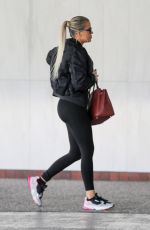 KHLOE KARDASHIAN ArrivEs at Doctor