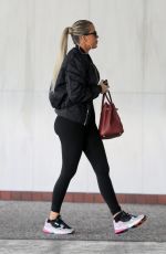 KHLOE KARDASHIAN ArrivEs at Doctor