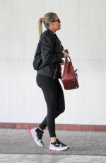 KHLOE KARDASHIAN ArrivEs at Doctor