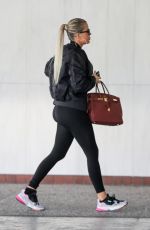 KHLOE KARDASHIAN ArrivEs at Doctor