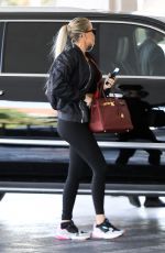 KHLOE KARDASHIAN ArrivEs at Doctor