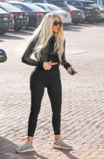 KHLOE KARDASHIAN Shopping at Toy Crazy at Malibu Country Mart 11/07/2019