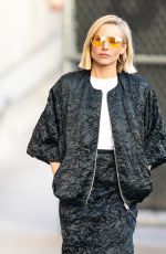 KRISTEN BELL Arrives at Jimmy Kimmel in Los Angeles 11/07/2019