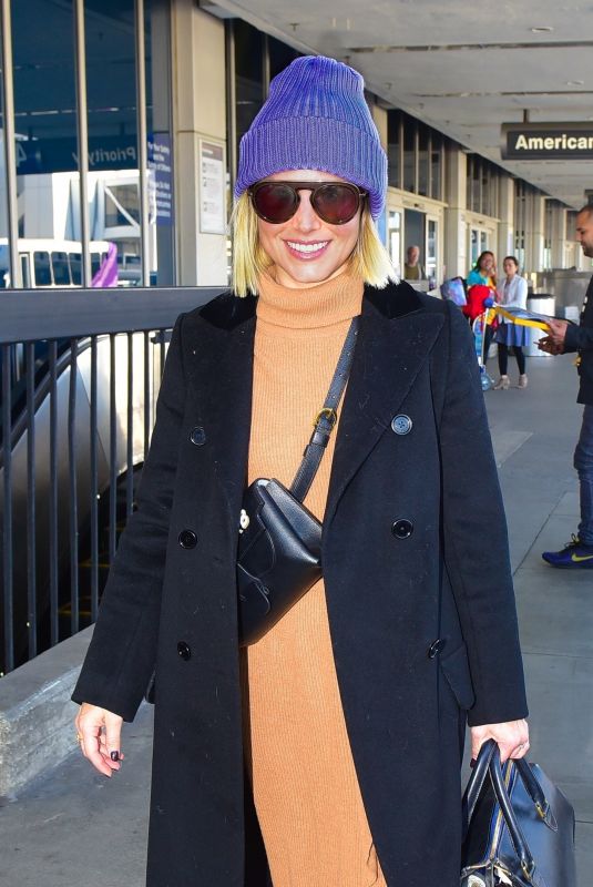 KRISTEN BELL at Los Angeles International Airport 11/11/2019