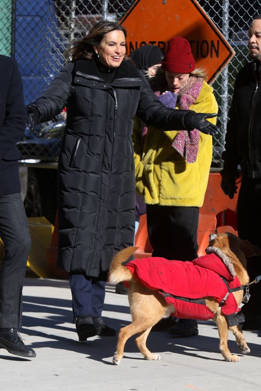 MARISKA HARGITAY on the Set of Law and Erder: Special Victims Unit in New York 11/14/2019