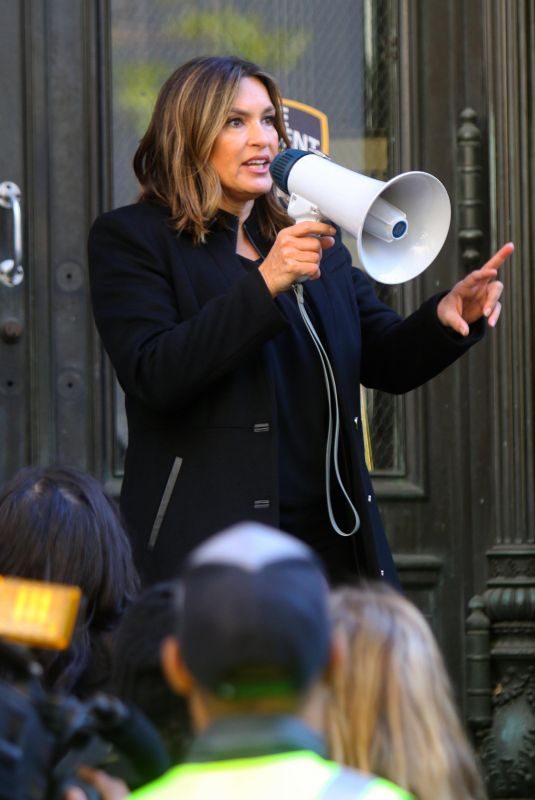 MARISKA HARGITAY on the Set of Law and Erder: SVU in New York 11/07/2019