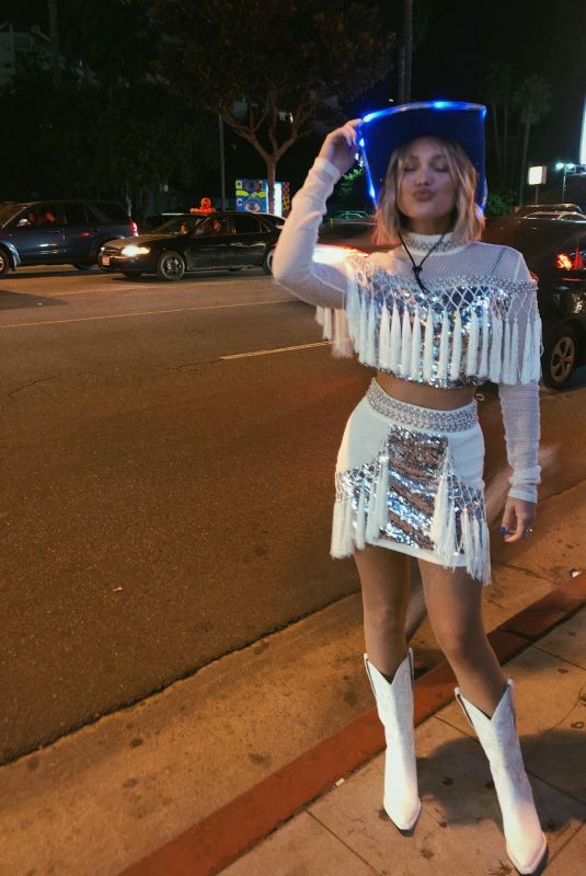 OLIVIA HOLT as Cowgirl - Instagram Photos 11/01/2019