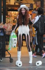 PHOEBE PRICE Shopping at Ralphs in Los Angeles 11/05/2019