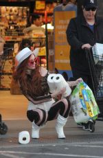 PHOEBE PRICE Shopping at Ralphs in Los Angeles 11/05/2019