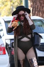 PHOEBE PRICE Shopping for Thanksgiving Day in Los Angeles 11/25/2019