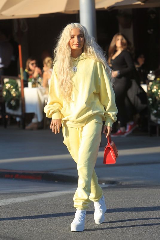 PIA MIA PEREZ Leaves Il Pastaio in Beverly Hills 11/25/2019