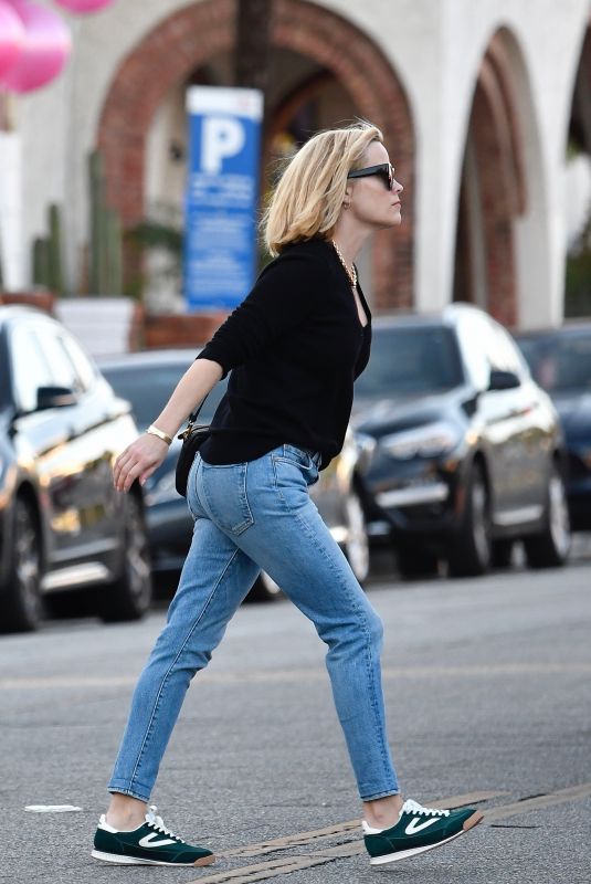 REESE WITHERSPOON Out and About in Brentwood 11/23/2019