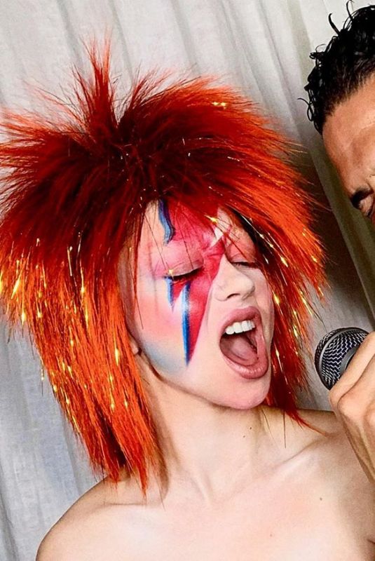 SARAH HYLAND as David Bowie - Instagram Photo and Video 10/31/2019