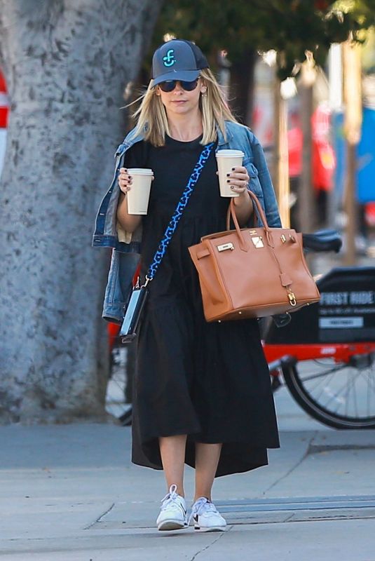 SARAH MICHELLE GELLAR at Blue Bottle Coffee in Santa Monica 11/07/2019