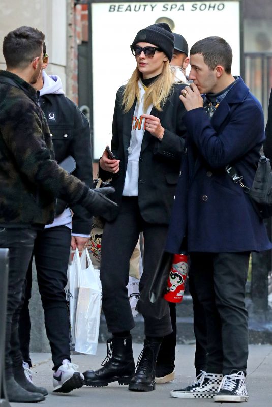 SOPHIE TURNER and Nikck and Joe Jonas Out in New York 11/25/2019