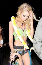 STELLA MAXWELL Arrives at Drake