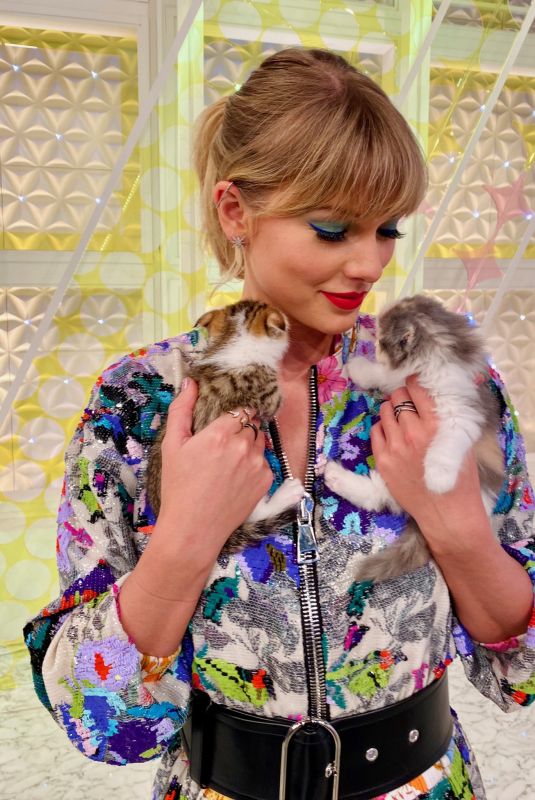 TAYLOR SWIFT in Japan - Instagram Photos 11/06/2019