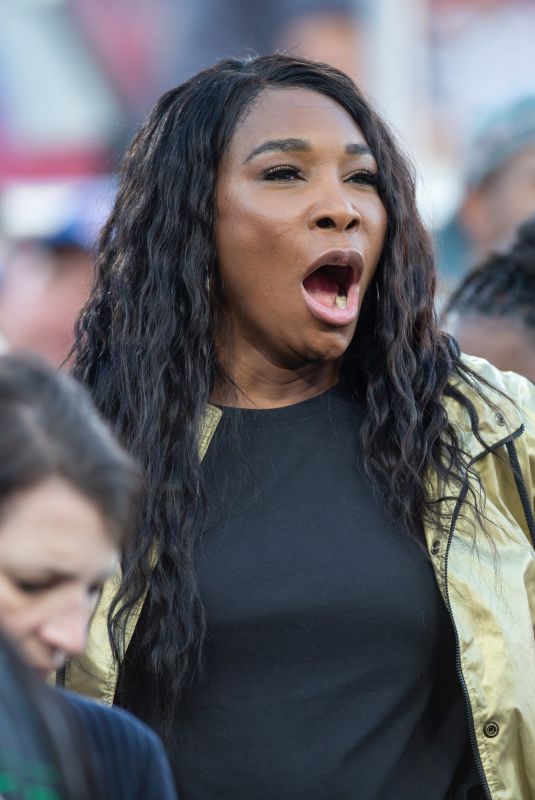 VENUS WILLIAMS Arrives at Chicago Bears vs LA Rams Game in Los Angeles 11/17/2019