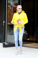 YOLANDA HADID Leaves Gigi
