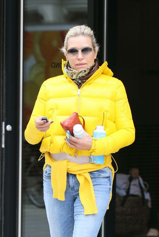 YOLANDA HADID Leaves Gigi