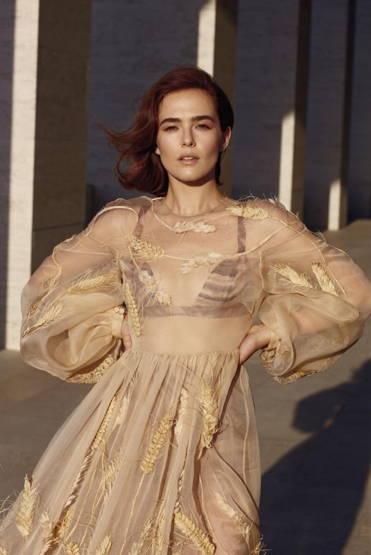 ZOEY DEUTCH in L