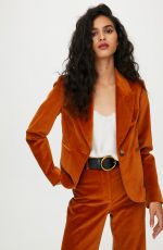 AIRA FERREIRA for Aritzia, December 2019