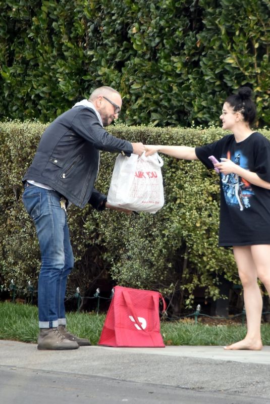 ARIEL WINTER Gets a Delivery to Her House in Los Angeles 11/30/2019