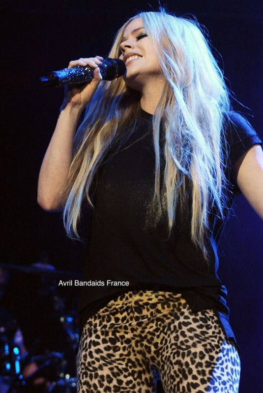 AVRIL LAVIGNE at Star 94 FM Jingle Jam in Atlanta 12/16/2013