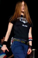 AVRIL LAVIGNE at Y100 Jingle Ball in Miami 12/15/2002