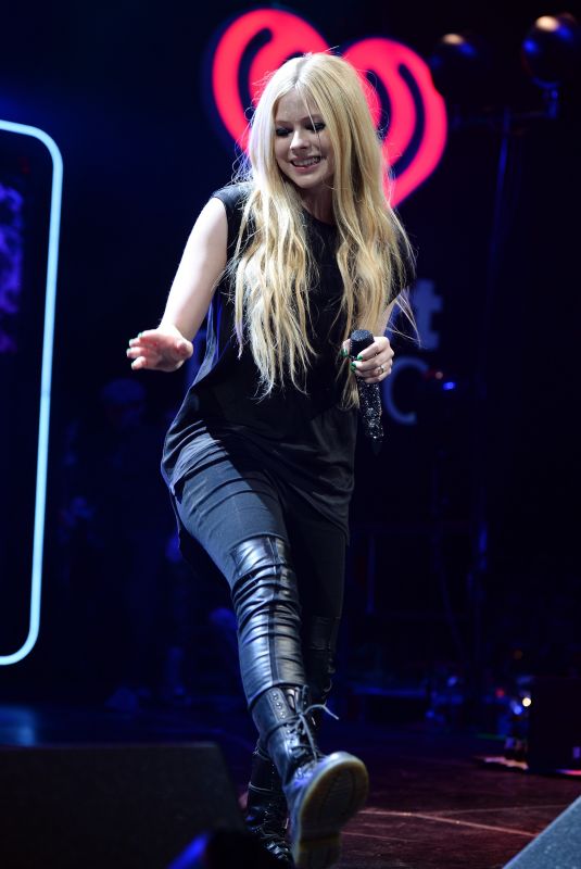 AVRIL LAVIGNE at Y100 Jingle Ball in Miami 12/20/2013