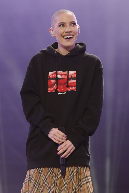 BISHOP BRIGGS Performs at Jimmy Kimmel Live 11/26/2019