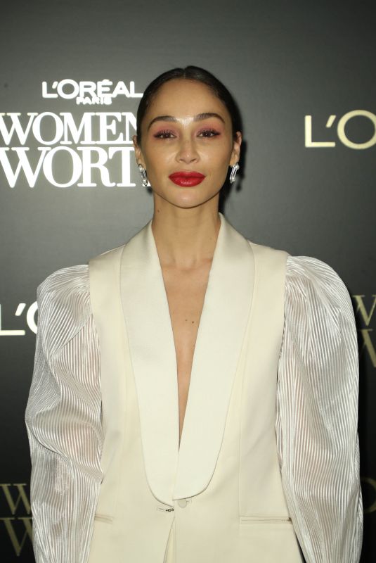 CARA SANTANA at L