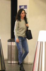 COURTENEY COX After Fans Mistook Her for Caitlyn Jenner 12/18/2019