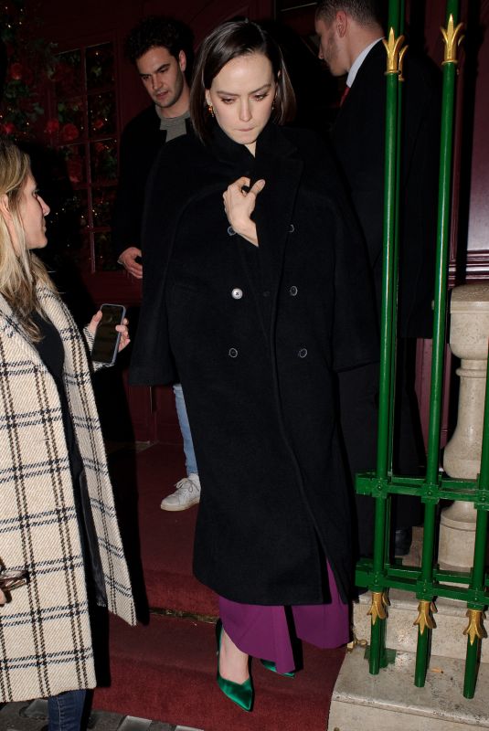 DAISY RIDLEY Leaves Park Chinois Restaurant in London 12/19/2019