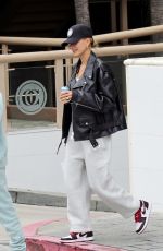 HAILEY and Justin BIEBER Out for Lunch in Los Angeles 11/30/2019