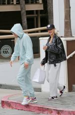 HAILEY and Justin BIEBER Out for Lunch in Los Angeles 11/30/2019