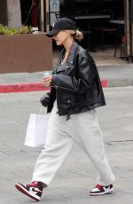 HAILEY and Justin BIEBER Out for Lunch in Los Angeles 11/30/2019