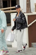 HAILEY and Justin BIEBER Out for Lunch in Los Angeles 11/30/2019