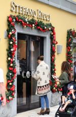 JENNIFER LOPEZ Out Last Minute Christmas Shopping in Miami 12/24/2019